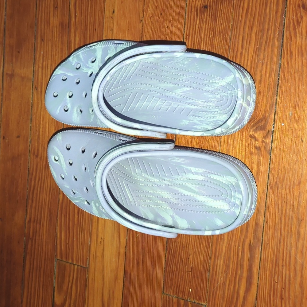 CROCS Men's Lavender & White Sandals with Ventilation Holes Size 10 - Picture 3 of 3